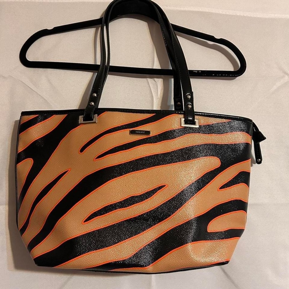 Nine West medium bag like new‎ zebra print tan/black/pink